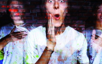 varie immagini sovrapposte di Anselmo Luisi mentre si esibisce