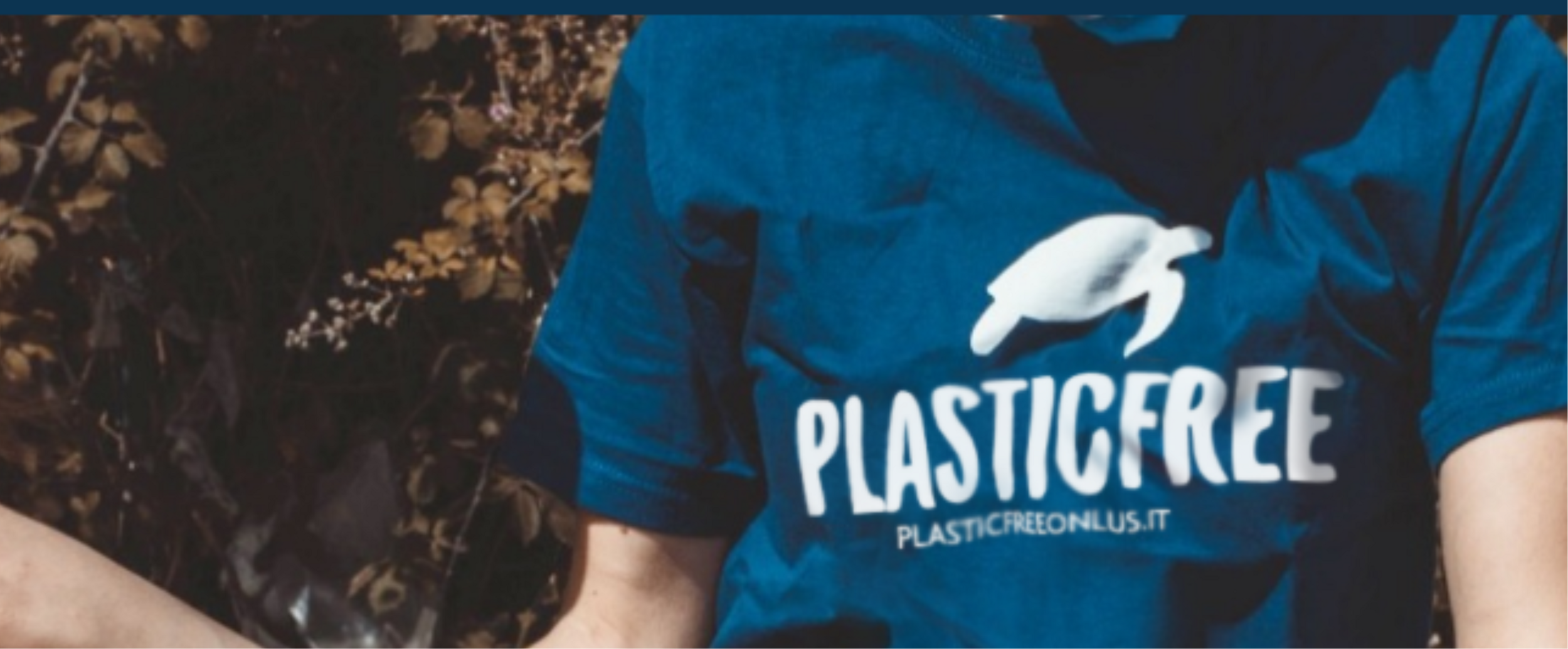 maglietta blu con il logo di plastic free maglietta blu con il logo di plastic free