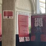 I pannelli dell'appello per Gaza