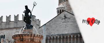Statua su fontana con sfondo di cattedrale