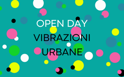 una grafica con lo sfondo verde acqua e tanti pallini colorati e la scritta "openday, vibrazioni urbane"