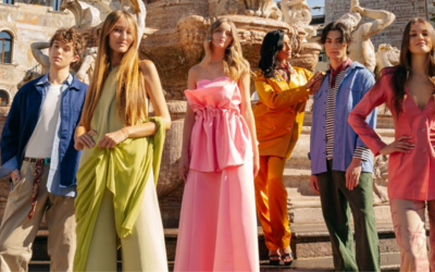 ragazzi e ragazze in posa 