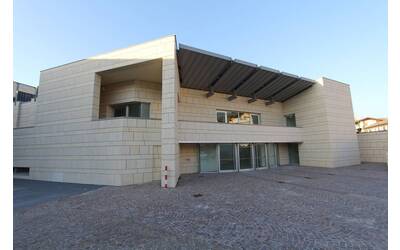 Veduta dall'esterno del teatro di Meano a Trento
