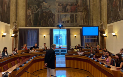 I tirocinanti curricolari accolti nella sala Consiglio del Comune di Trento